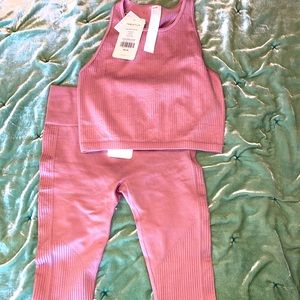 Fabletics seamless ribbed workout set! Top L pants M